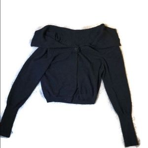 Cashmere cropped sweater.